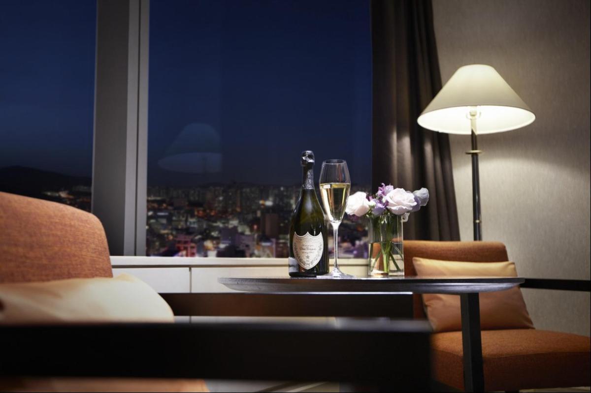 Haeundae Grand Hotel Busan Extérieur photo A suite at the Mandarin Oriental, Seoul