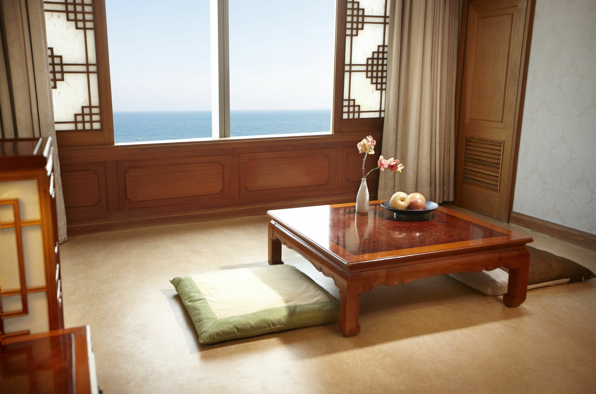 Haeundae Grand Hotel Busan Extérieur photo A traditional Korean room