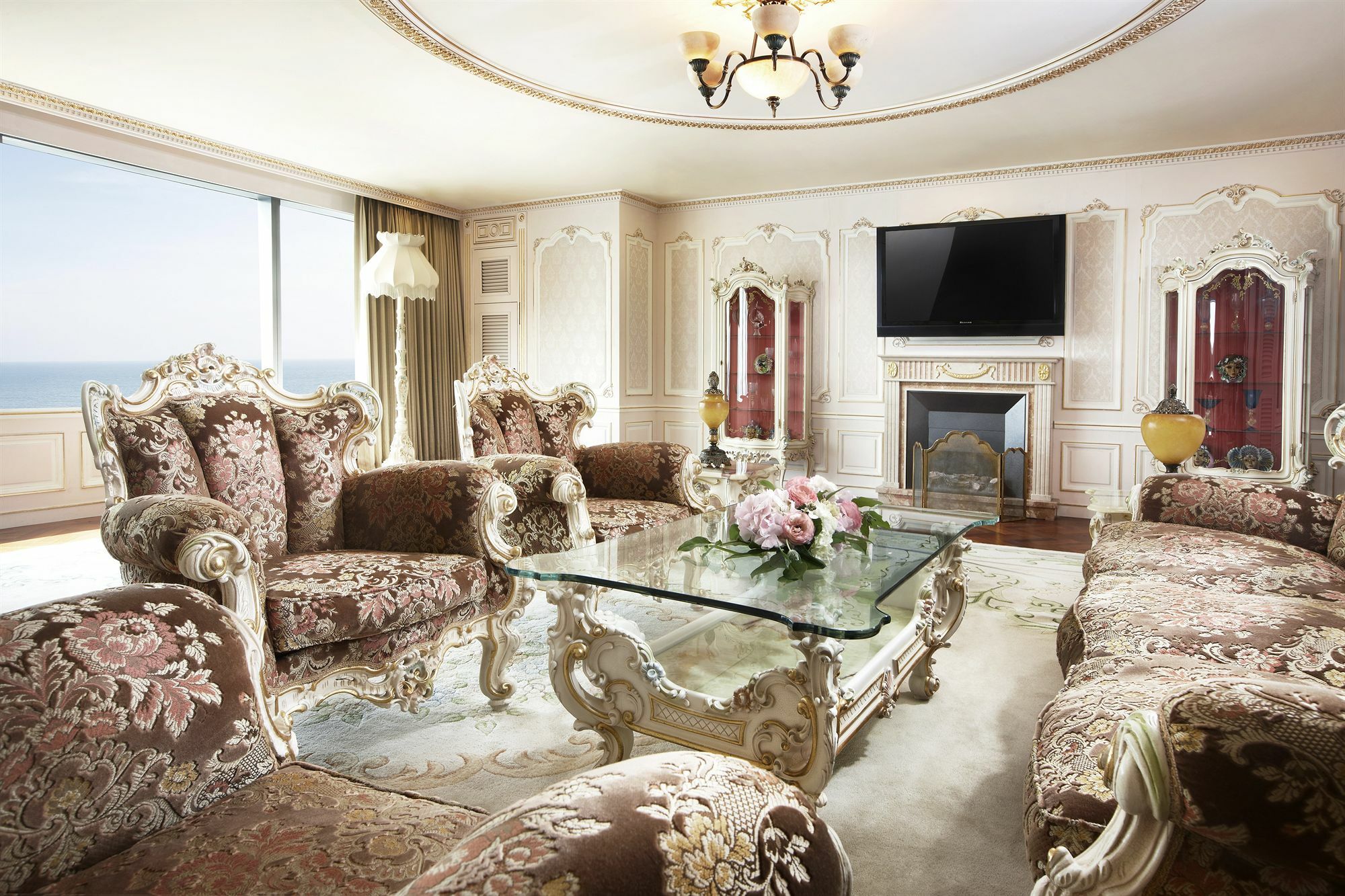 Haeundae Grand Hotel Busan Extérieur photo A living room in the Presidential Suite