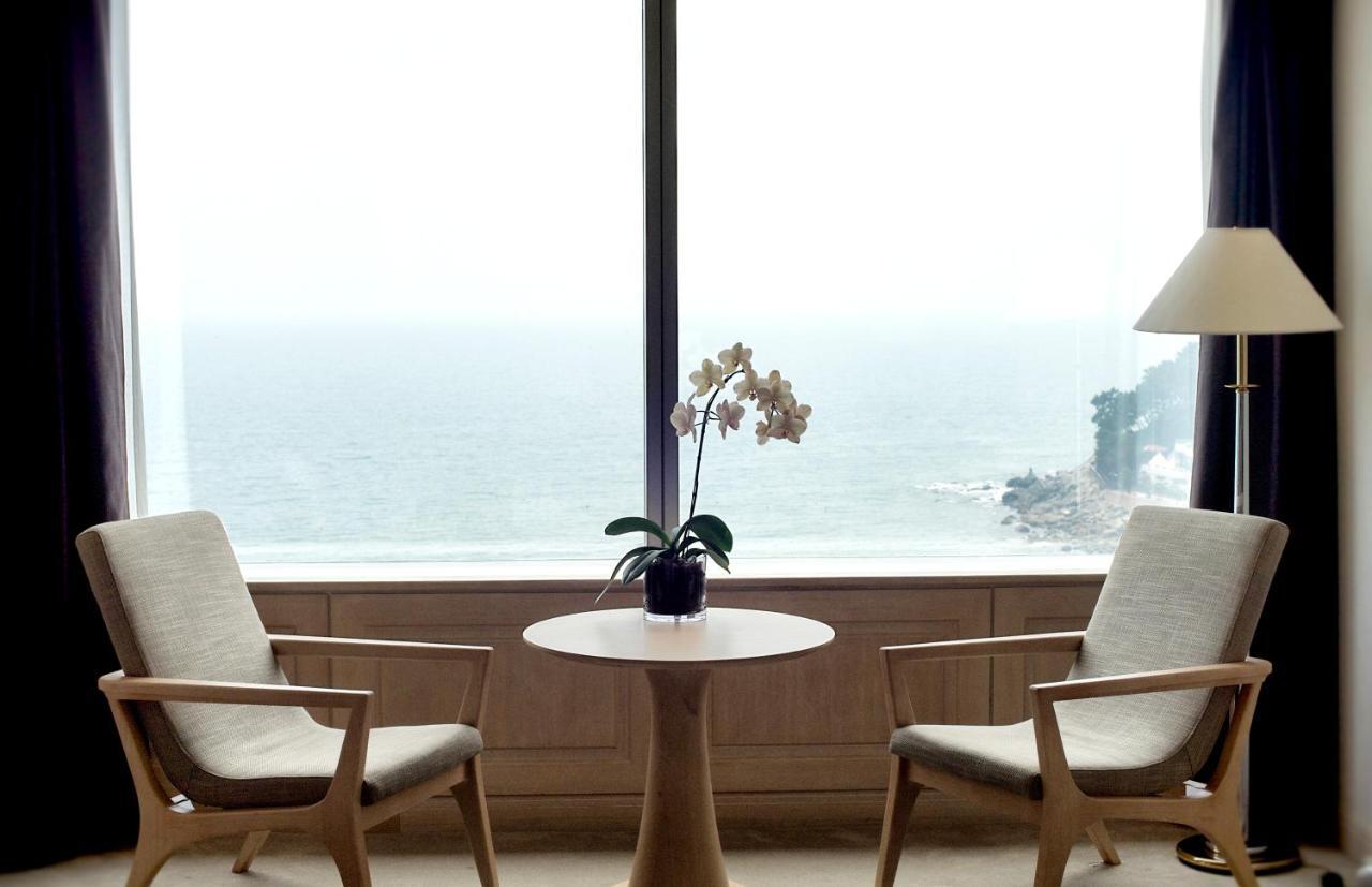 Haeundae Grand Hotel Busan Extérieur photo The view from the living room of a suite at The Concourse