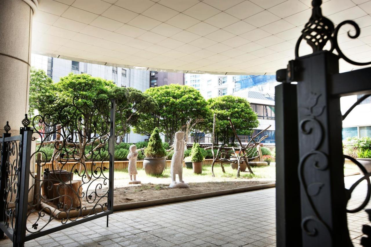 Haeundae Grand Hotel Busan Extérieur photo The entrance of the garden